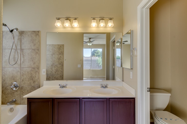 Photo 15 of 25 - 6609 W Lawrence Ln, Glendale, AZ 85302
