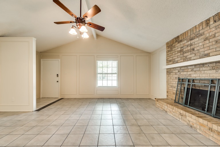 Photo 22 of 28 - 925 Old Mill Cir, Irving, TX 75061