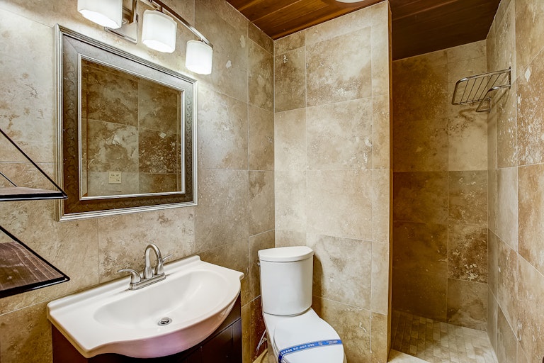 Photo 25 of 60 - 915 Lauder Dr, Spicewood, TX 78669