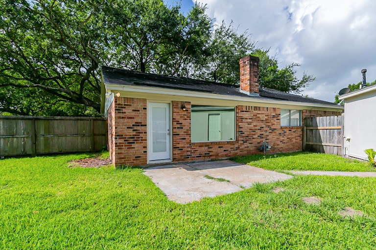 Photo 7 of 21 - 1801 Crooked Creek Ln, Pearland, TX 77581