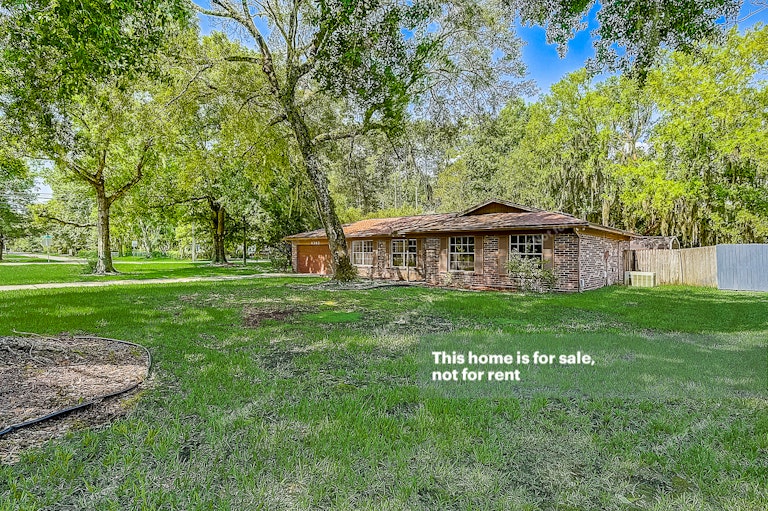 Photo 10 of 38 - 6382 Johnnie Cir W, Jacksonville, FL 32244
