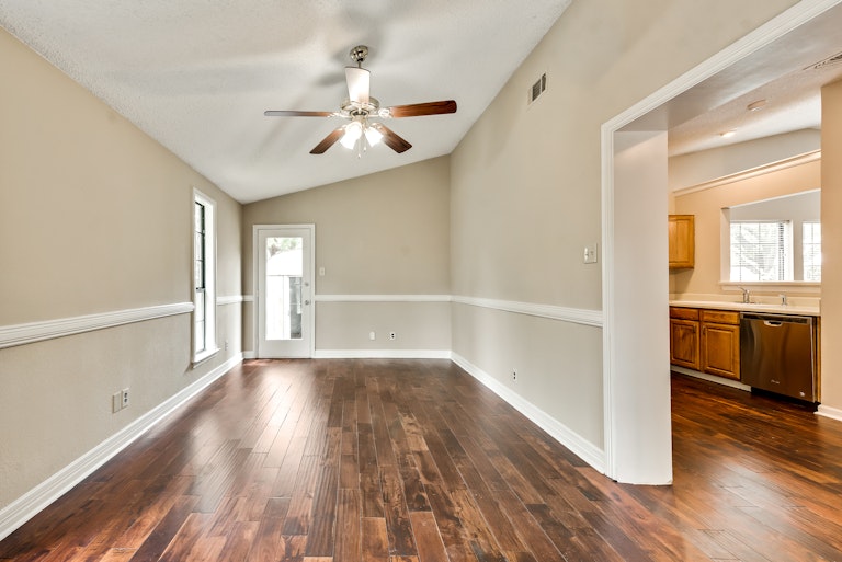 Photo 5 of 25 - 2705 Fountainview Dr, Corinth, TX 76210