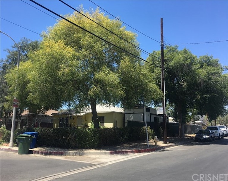 Photo 1 of 15 - 11201 Covello St, Sun Valley, CA 91352
