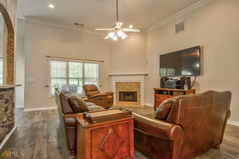 Photo 12 of 48 - 60 Providence Dr, Covington, GA 30016