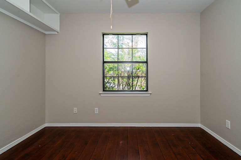 Photo 12 of 18 - 5605 Baker Dr, The Colony, TX 75056