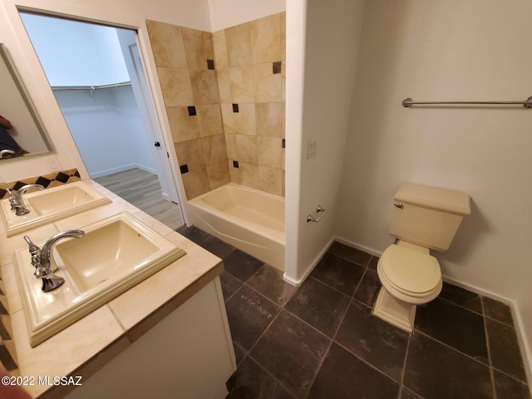 Photo 9 of 11 - 2016 E River Rd #104, Tucson, AZ 85718