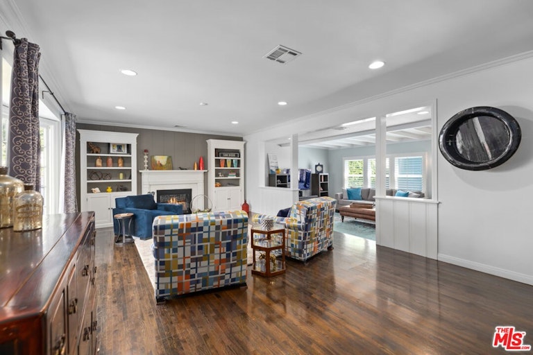 Photo 6 of 50 - 4954 Mammoth Ave, Sherman Oaks, CA 91423