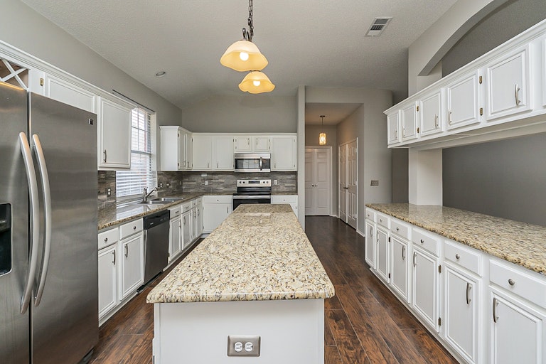 Photo 25 of 47 - 1309 Woodthorpe Dr, Mesquite, TX 75181