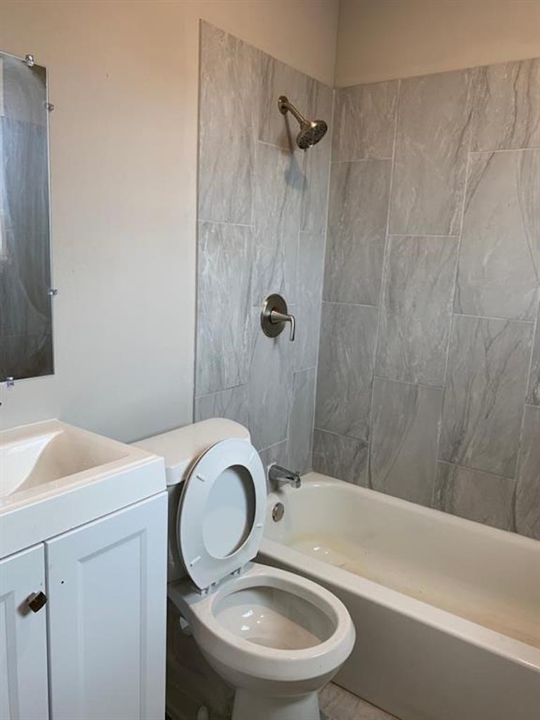 Photo 2 of 17 - 211 E Sterling St #4, Baytown, TX 77520