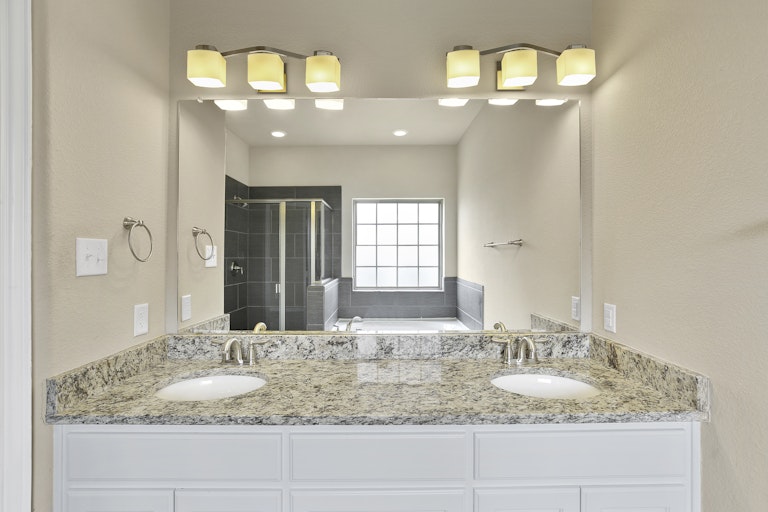 Photo 16 of 26 - 413 Harvard Dr, Glenn Heights, TX 75154