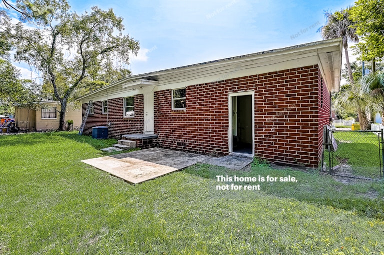 Photo 12 of 27 - 3503 Rogero Rd, Jacksonville, FL 32277