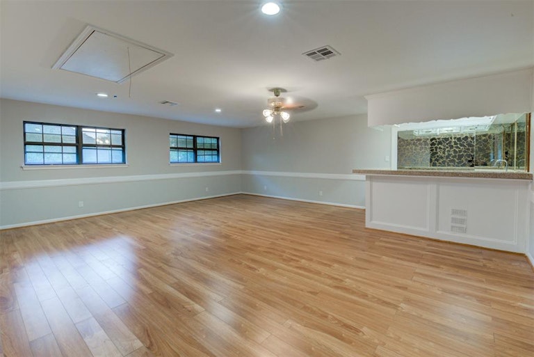 Photo 21 of 26 - 931 Daria Dr, Houston, TX 77079