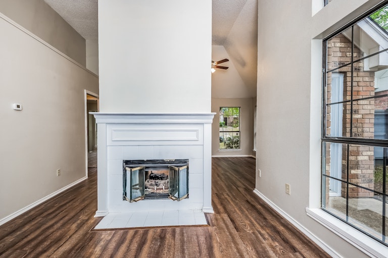 Photo 7 of 25 - 2253 Meadowstone Dr, Carrollton, TX 75006