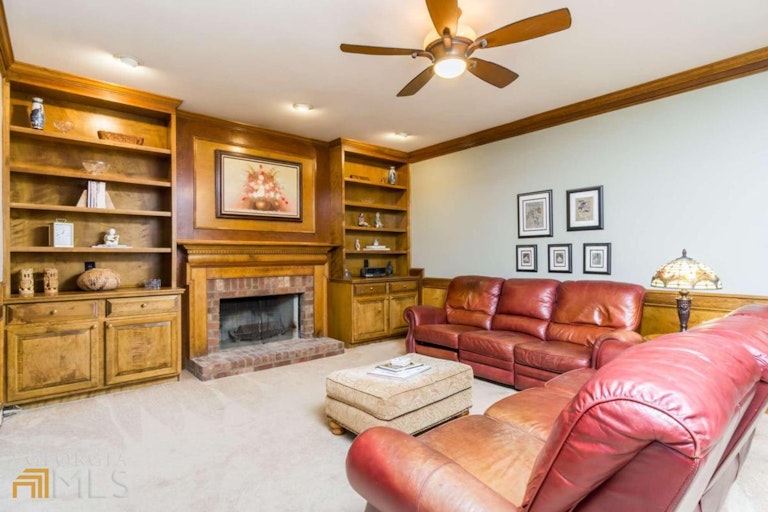 Photo 9 of 35 - 4502 Woodhall Way NE, Roswell, GA 30075