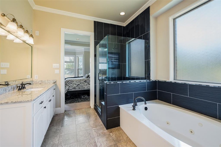 Photo 9 of 32 - 148 Country Club Dr, Rockwall, TX 75032