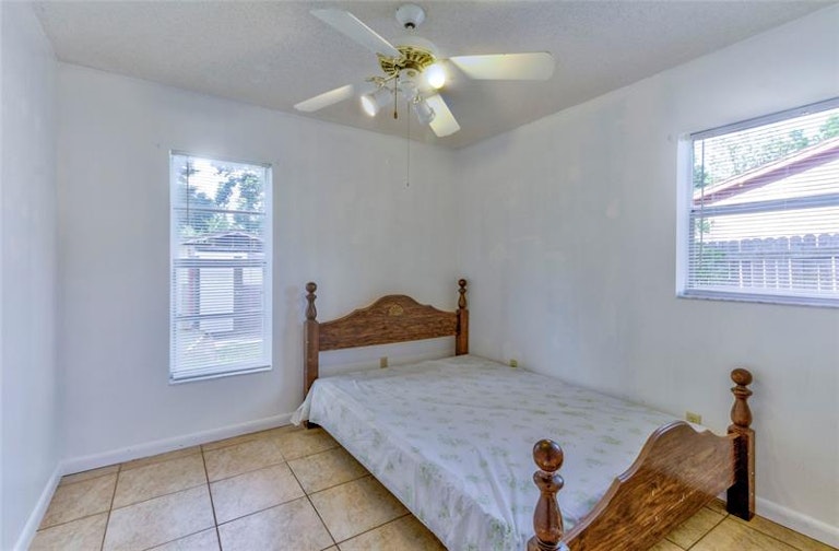 Photo 31 of 37 - 2202 Whitney Pl, Valrico, FL 33594