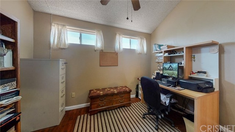 Photo 13 of 22 - 19847 Sandpiper Pl #140, Newhall, CA 91321
