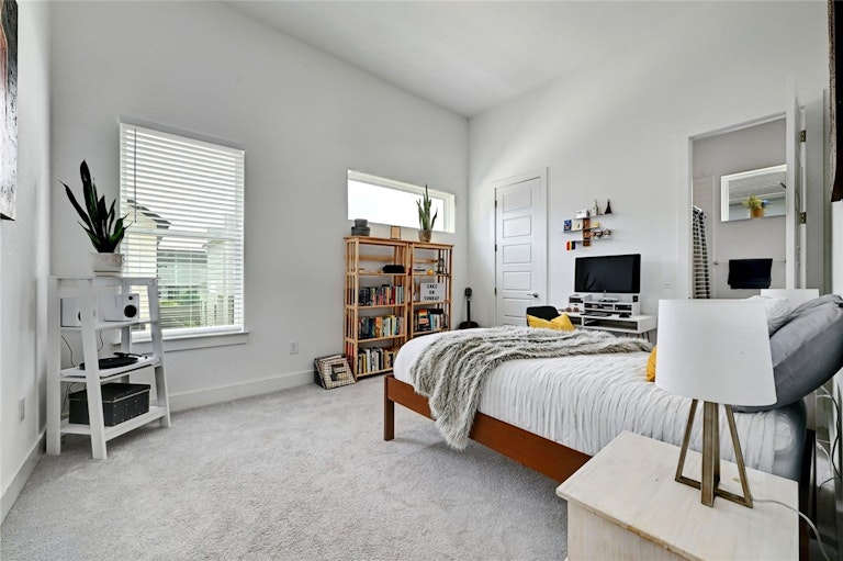 Photo 15 of 22 - 7321 Cordoba Dr, Austin, TX 78724