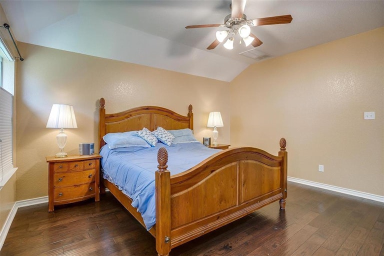Photo 31 of 40 - 783 Peach Ln, Burleson, TX 76028