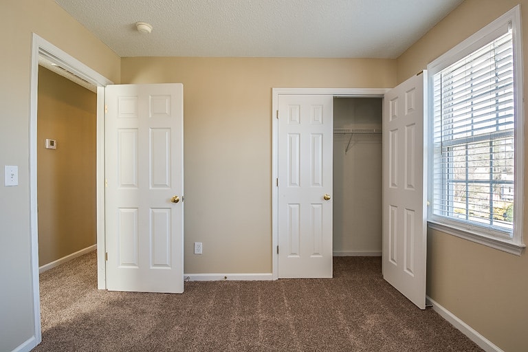 Photo 17 of 23 - 1208 Sunswept Cir, Raleigh, NC 27603