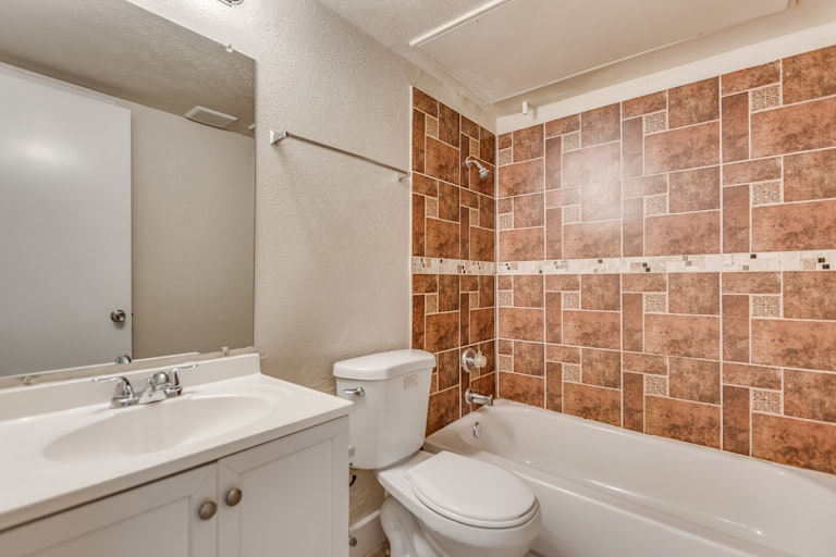 Photo 11 of 15 - 9911 Cedar Mountain Cir, Dallas, TX 75217