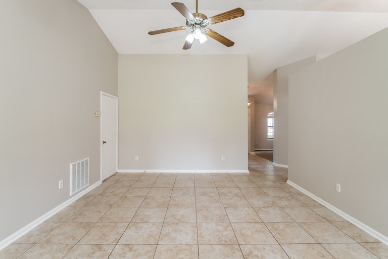 Photo 11 of 25 - 8529 Catsby Ct, Jacksonville, FL 32244