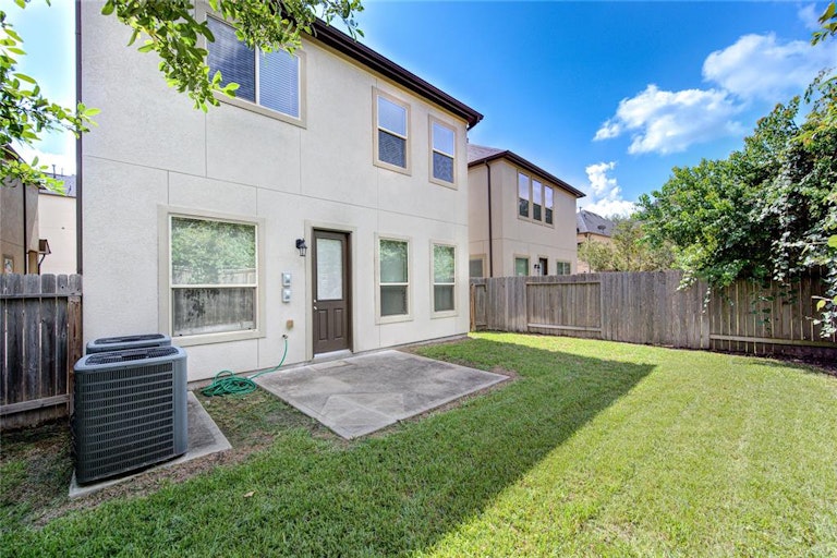 Photo 33 of 34 - 2811 Shadow Woods Ct, Houston, TX 77043