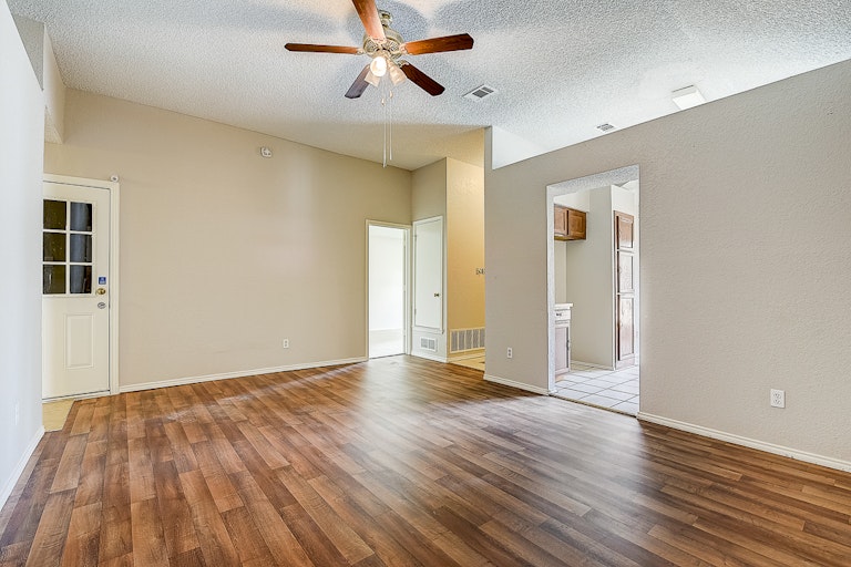 Photo 27 of 36 - 10503 Leroy Ct, Dallas, TX 75217