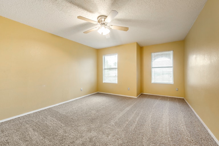 Photo 20 of 26 - 1105 Silent Star Ln, Denton, TX 76210