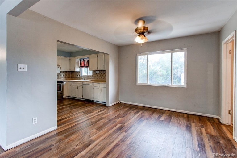 Photo 7 of 25 - 840 Tucson St, Aurora, CO 80011