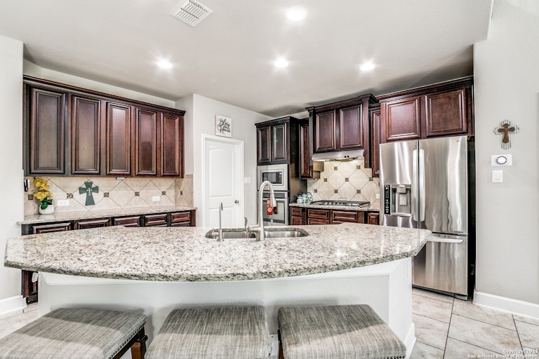 Photo 13 of 29 - 14211 Sam Houston Way, San Antonio, TX 78253