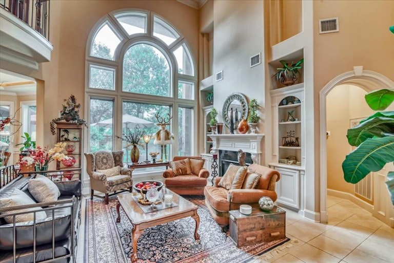 Photo 9 of 50 - 25306 Fawn Point Ct, Spring, TX 77389