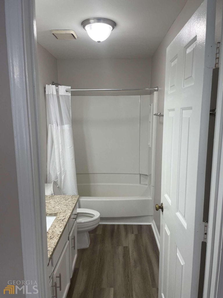 Photo 13 of 18 - 2926 Webb Bridge Rd, Alpharetta, GA 30009