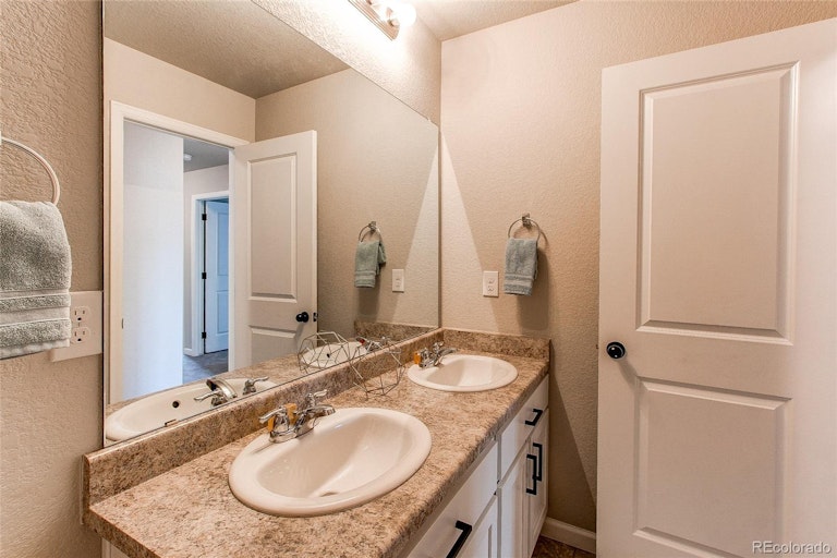 Photo 16 of 29 - 3555 Evening Pl, Castle Rock, CO 80109