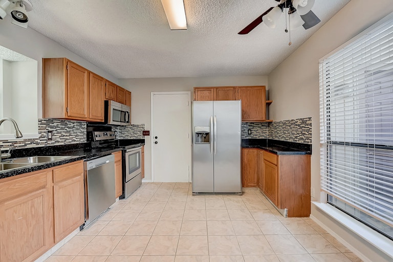 Photo 18 of 30 - 1502 Windmill Ln, Mesquite, TX 75149