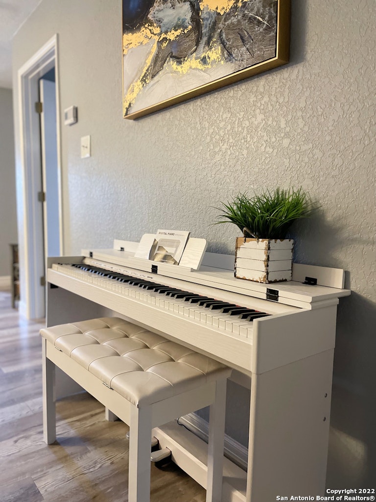 Photo 8 of 24 - 340 N San Felipe Ave, San Antonio, TX 78237