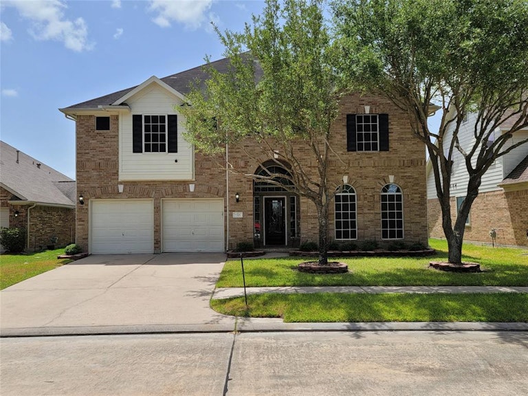 Photo 2 of 39 - 7315 W Meadow Ct, Richmond, TX 77407