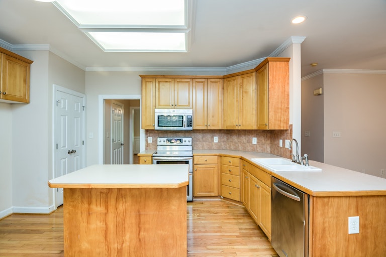 Photo 2 of 21 - 2620 Forestbluff Dr, Fuquay Varina, NC 27526