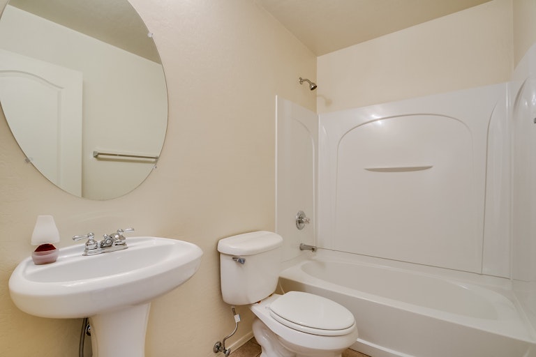 Photo 10 of 20 - 5645 S 21st Pl, Phoenix, AZ 85040