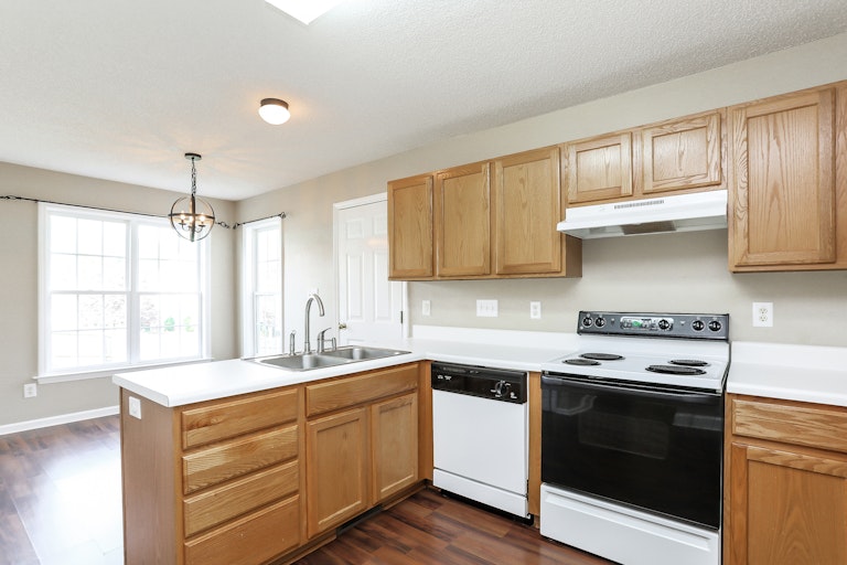 Photo 2 of 25 - 421 Firefly Rd, Holly Springs, NC 27540