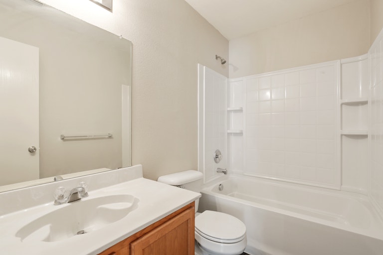 Photo 11 of 26 - 16728 Woodside Dr, Justin, TX 76247