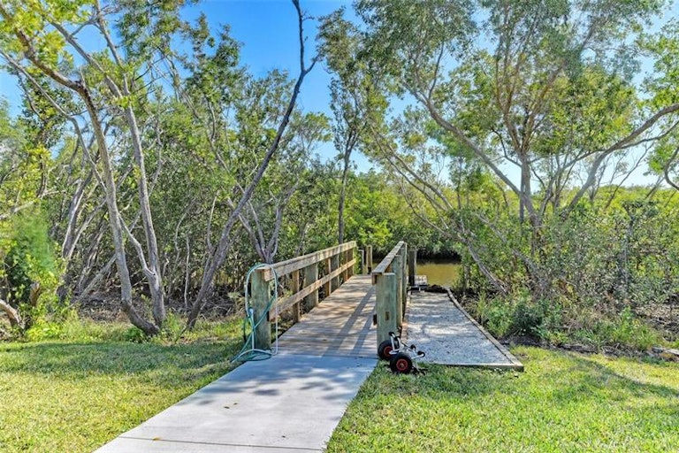 Photo 46 of 56 - 1247 Edgewater Cir #1247, Bradenton, FL 34209