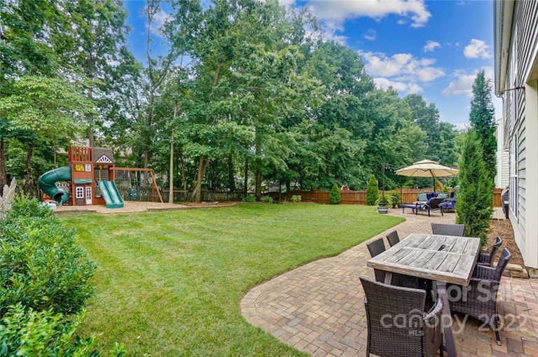 Photo 18 of 48 - 3126 Arborhill Rd, Charlotte, NC 28270