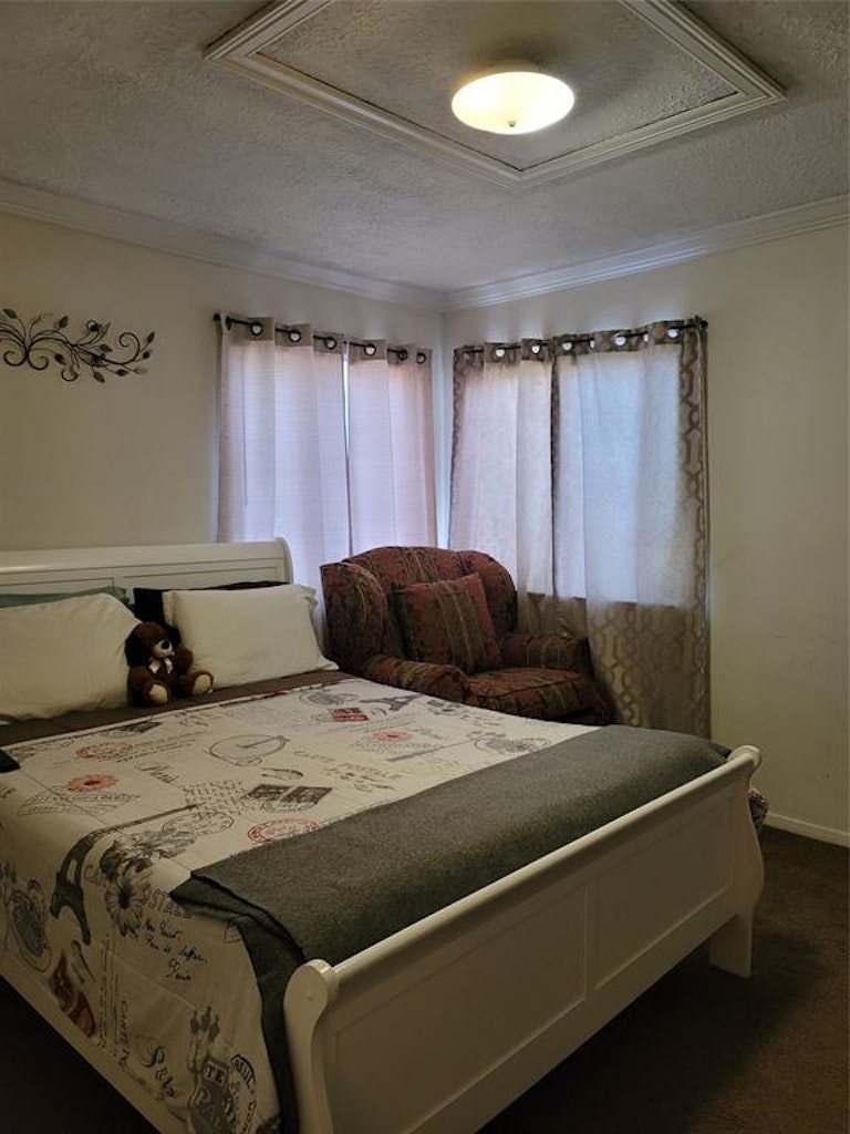 Photo 14 of 38 - 6450 Dellfern Dr, Houston, TX 77035
