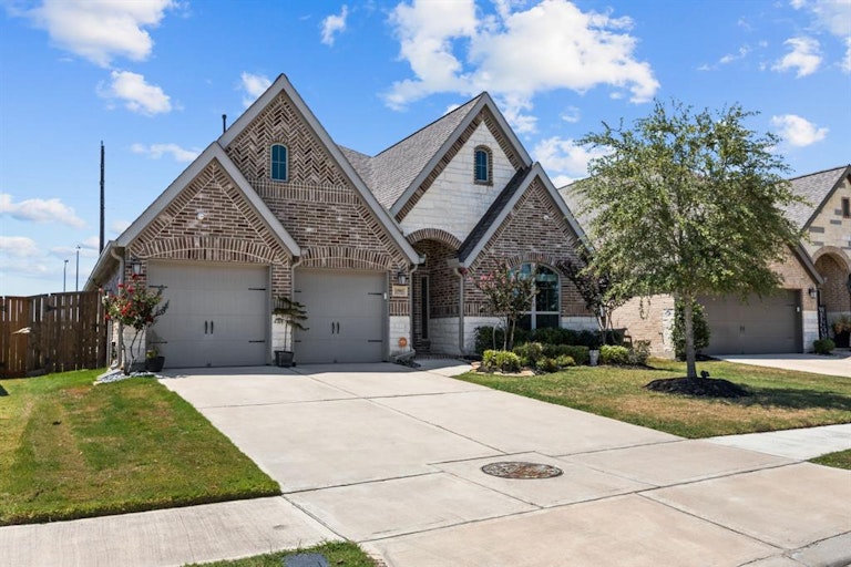 Photo 1 of 25 - 11903 Di Mari Dr, Richmond, TX 77406