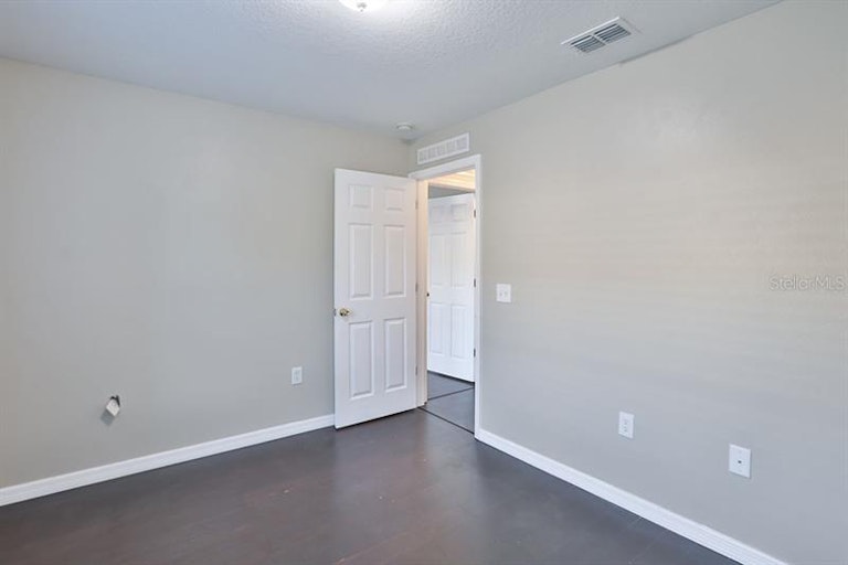 Photo 18 of 25 - 815 Brenton Leaf Dr, Ruskin, FL 33570