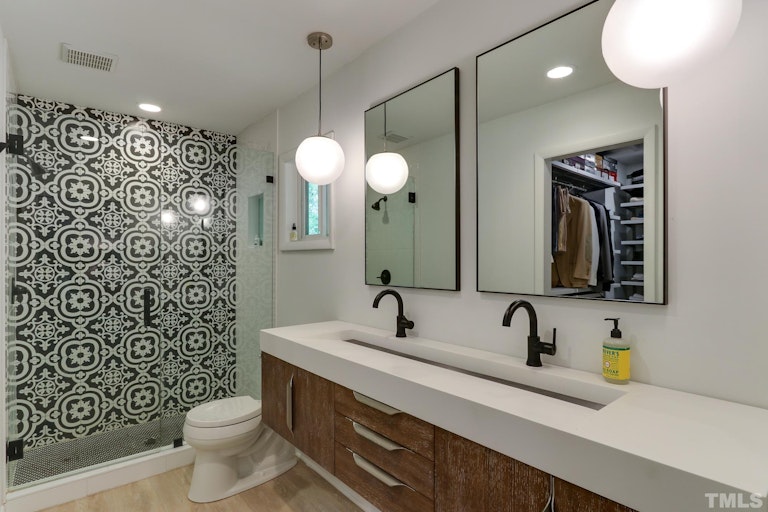 Photo 19 of 29 - 3016 Sylvania Dr, Raleigh, NC 27607