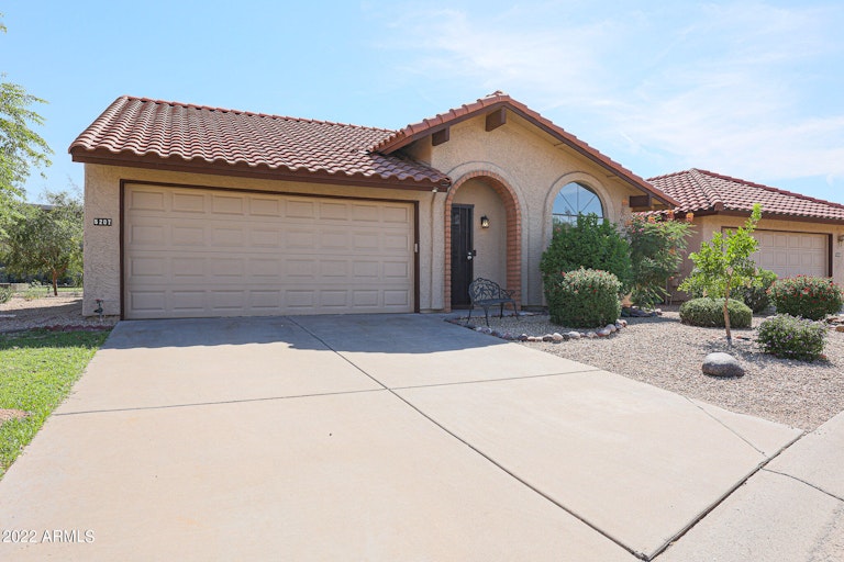 Photo 6 of 38 - 5207 E Half Moon Dr, Phoenix, AZ 85044