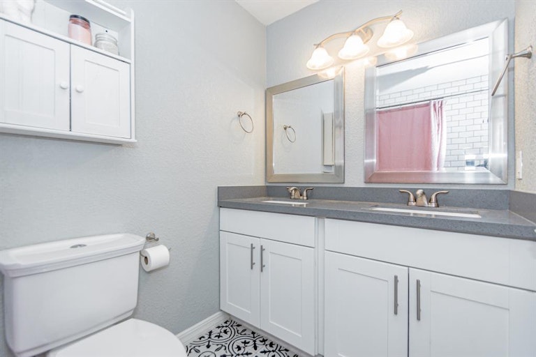 Photo 16 of 24 - 16930 Creek Line Dr, Friendswood, TX 77546