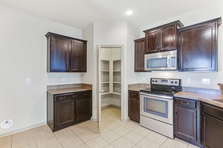 Photo 7 of 25 - 11044 Dillon St, Fort Worth, TX 76179